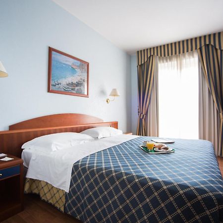 פוסאצ'סיה Hotel Levante מראה חיצוני תמונה