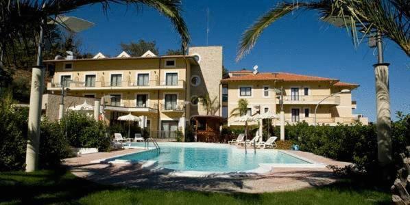 פוסאצ'סיה Hotel Levante מראה חיצוני תמונה