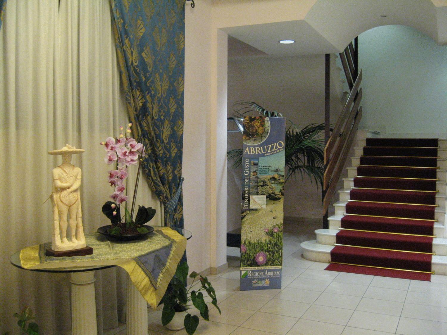 פוסאצ'סיה Hotel Levante מראה חיצוני תמונה