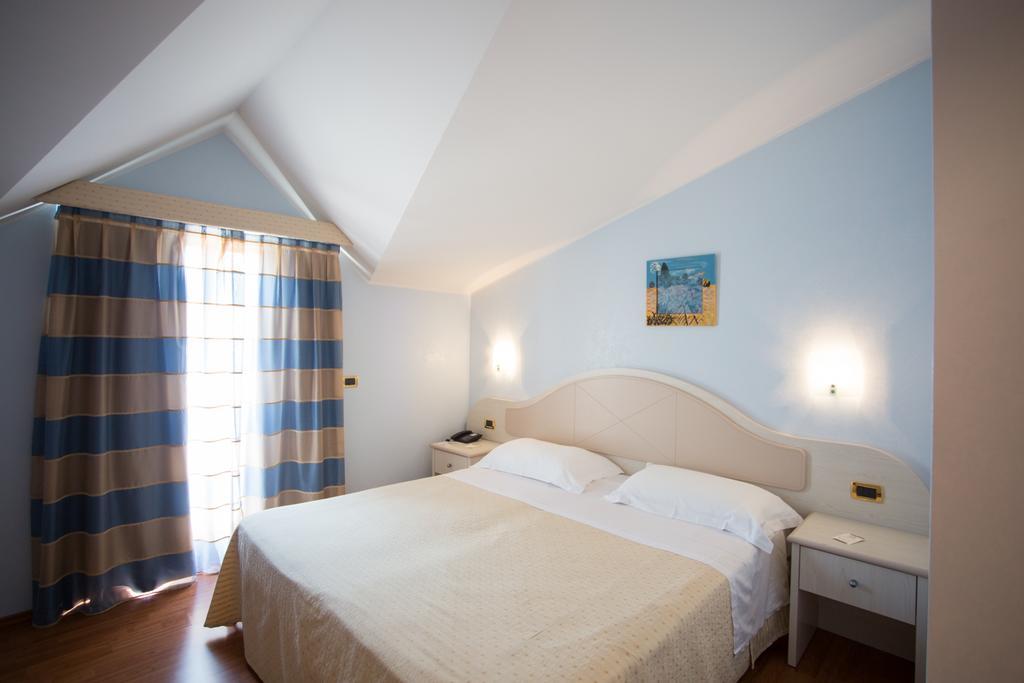 פוסאצ'סיה Hotel Levante מראה חיצוני תמונה