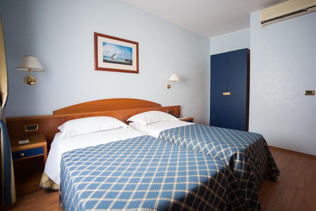 פוסאצ'סיה Hotel Levante מראה חיצוני תמונה