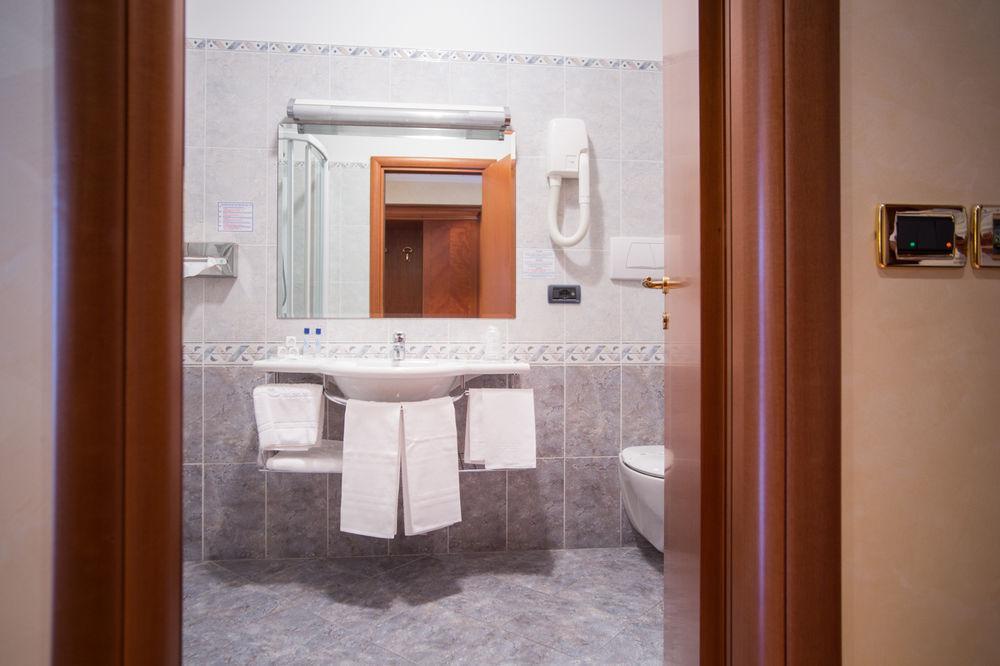 פוסאצ'סיה Hotel Levante מראה חיצוני תמונה