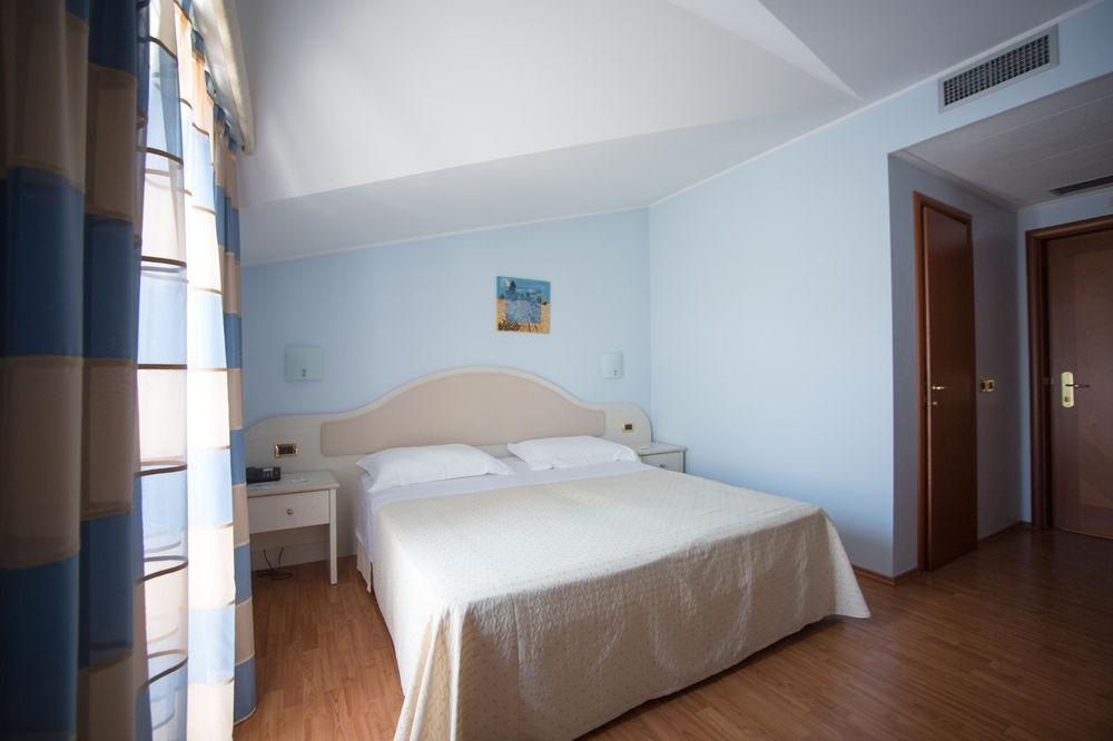 פוסאצ'סיה Hotel Levante מראה חיצוני תמונה