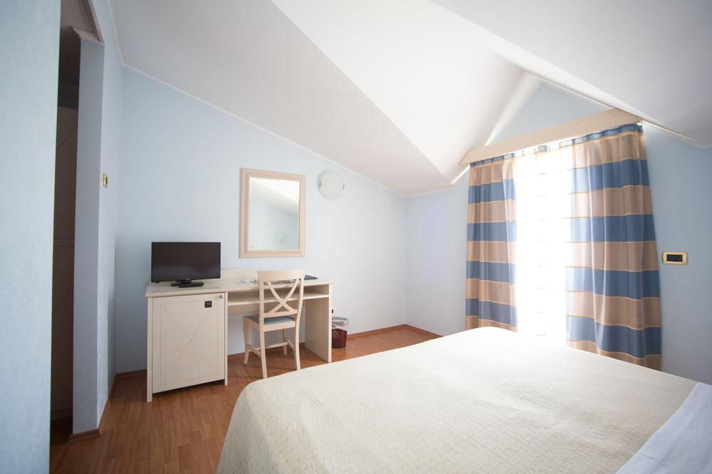 פוסאצ'סיה Hotel Levante מראה חיצוני תמונה