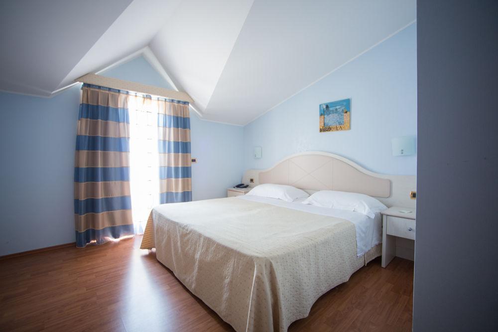 פוסאצ'סיה Hotel Levante מראה חיצוני תמונה