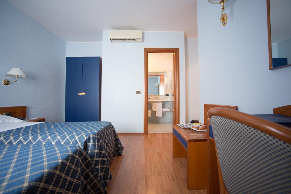 פוסאצ'סיה Hotel Levante מראה חיצוני תמונה