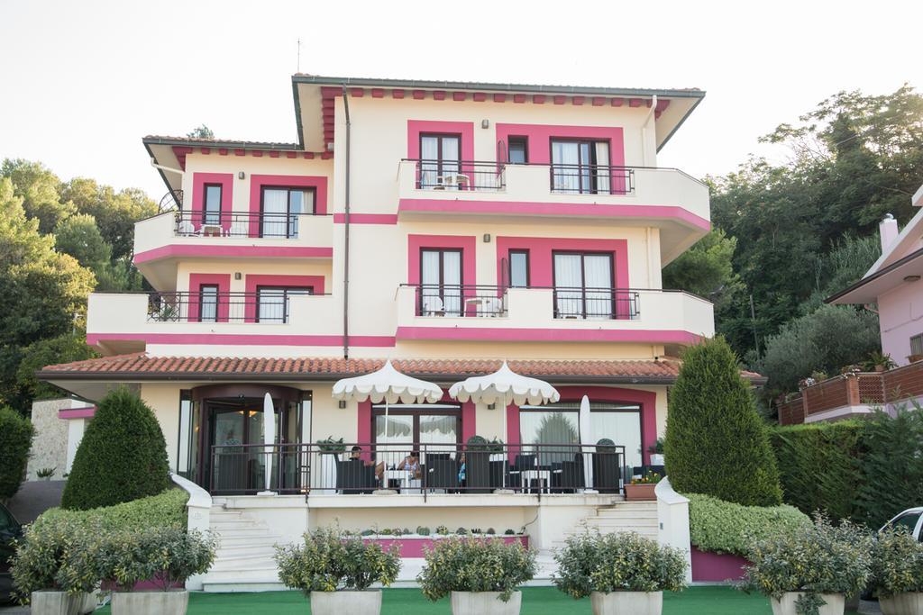 פוסאצ'סיה Hotel Levante מראה חיצוני תמונה